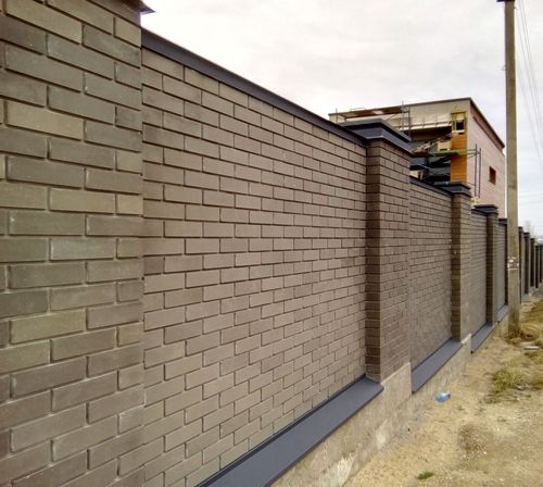 Кирпичный забор