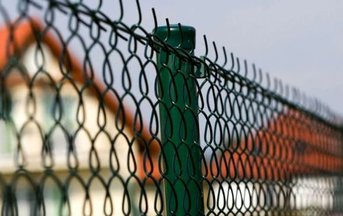 Забор из сетки рабицы 